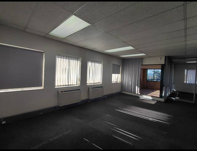 90M² OFFICE TO LET IN BRYANSTON
